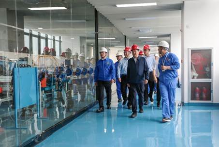 打造向上向前第一象限生力軍 錘煉甘于做人做事作難、受苦受累受屈的企業(yè)家隊伍——河南投資集團(tuán)黨委書記、董事長劉新勇蒞臨安彩高科開展主題教育調(diào)研