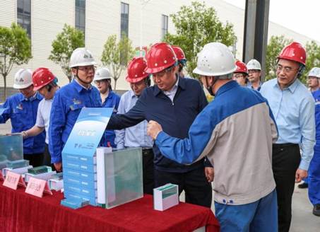 打造向上向前第一象限生力軍 錘煉甘于做人做事作難、受苦受累受屈的企業(yè)家隊伍——河南投資集團(tuán)黨委書記、董事長劉新勇蒞臨安彩高科開展主題教育調(diào)研